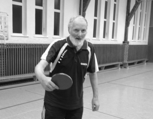 Ernst Sievers bei einem seiner Spiele an der Tischtennisplatte. Foto: MTV Ashausen
